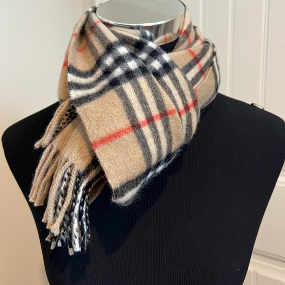 🚫SOLD🚫 Authentic Burberry Scarf 100% Cashmere 52”x12” - Picture 4 of 5